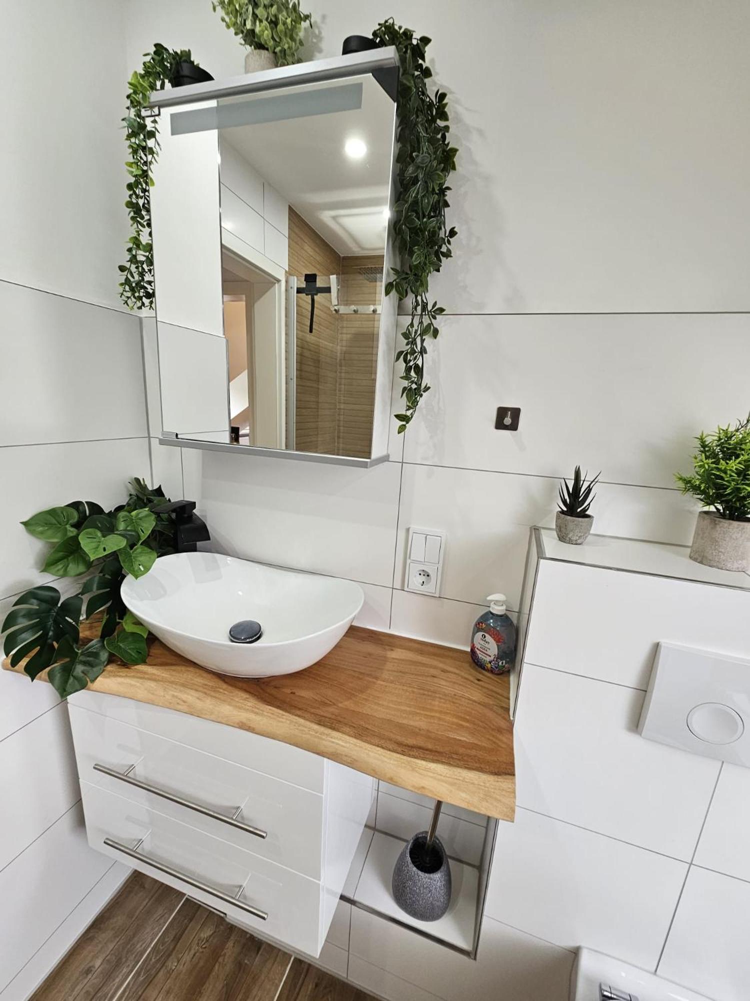 Tautraum Suite Mit Whirlpool Und Gruenem Ausblick Wilhelmshaven Extérieur photo